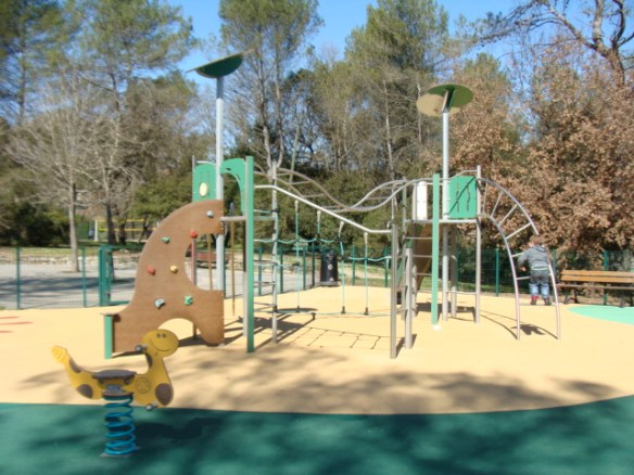 fenced children's playground, Parc des Bouillides